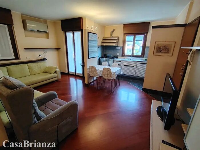 Appartamento trilocale in vendita in Via Galvani, Biassono