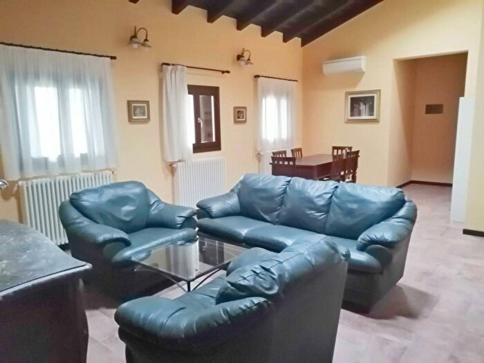 Appartamento trilocale in affitto in Centro, Maranello