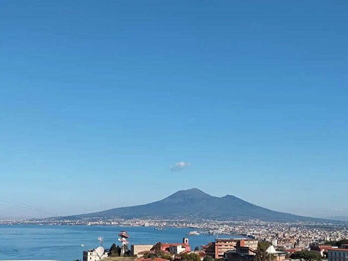 Casa con 18 locali in vendita in Castellammare Di Stabia