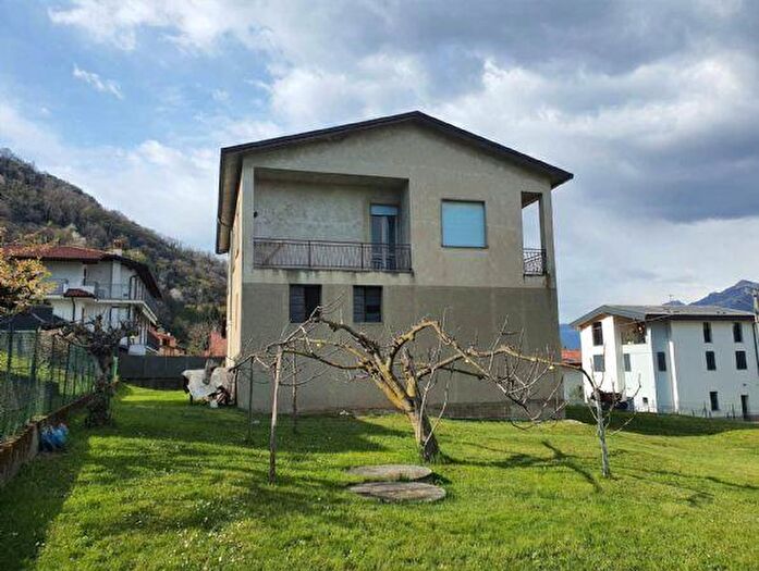 Appartamento con 7 locali in vendita in Valgreghentino