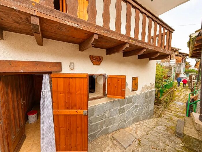Casa bilocale in vendita in Borgata Roccette, Giaveno