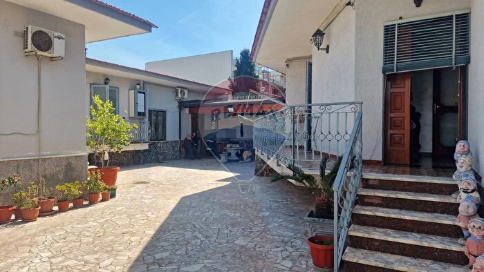 Casa con 7 locali in vendita in Afragola