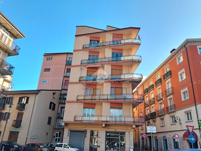 Appartamento quadrilocale in vendita in Via Santissimatrinità, Avellino