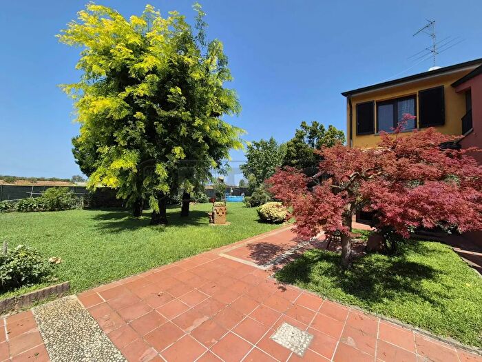 Casa quadrilocale in vendita in Via Don Lorenzo Milani, Sesto Ed Uniti