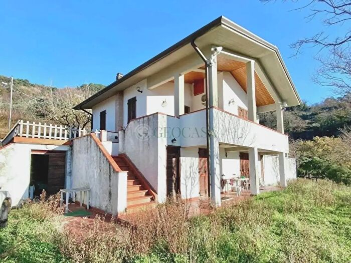 Casa con 6 locali in vendita in Sarzana