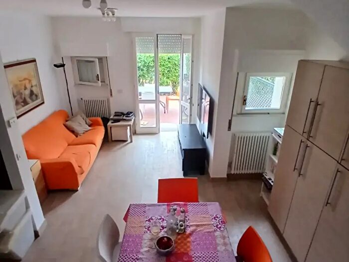 Casa con 5 locali in vendita in Massa