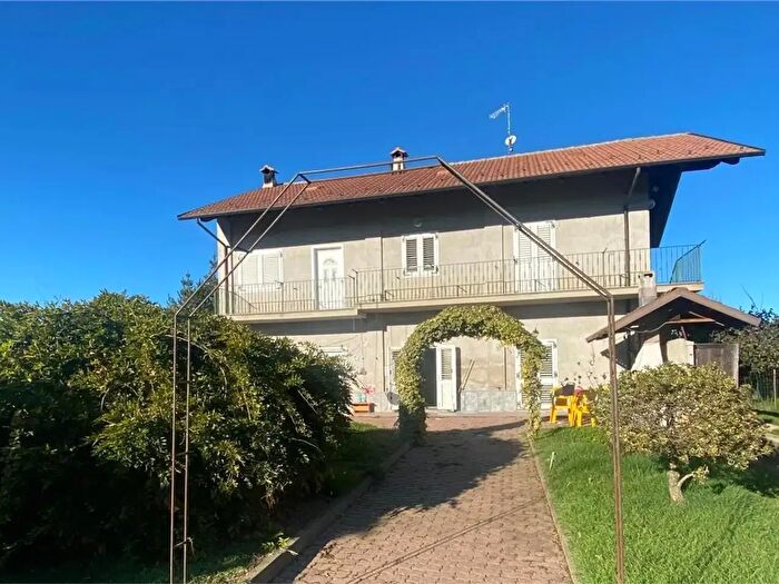 Casa con 6 locali in vendita in Via della Stazione, Saluggia