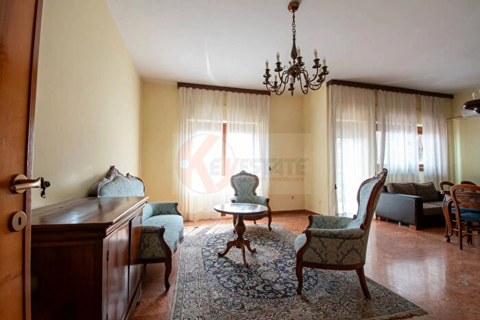 Appartamento con 7 locali in vendita in Viale Dante, Sassari