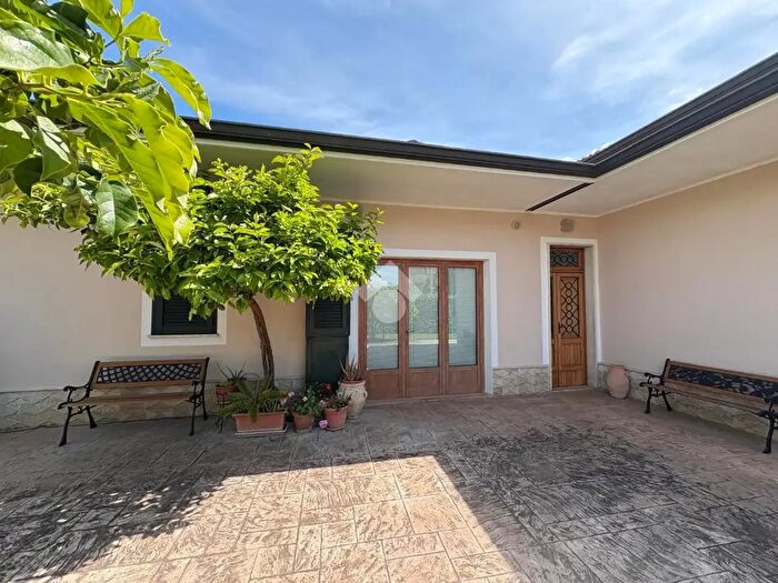 Casa con 5 locali in vendita in Via Campo dei Grilli, Isola Del Liri
