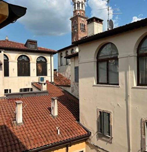 Appartamento trilocale in vendita in Vicolo Vicoletto Cieco Pozzo San Marco, Verona