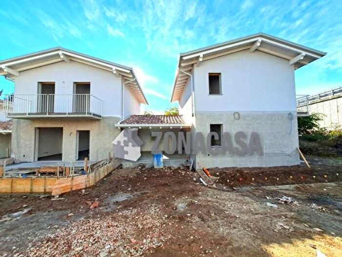 Casa quadrilocale in vendita in Via Giuseppe Mazzini, Mornago