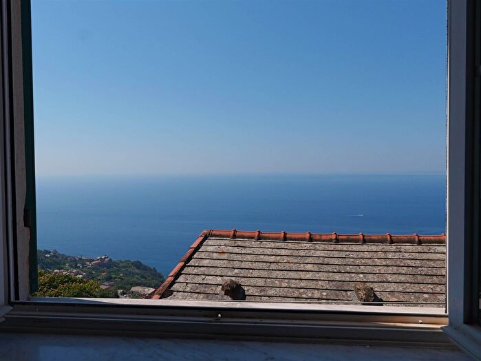 Appartamento con 6 locali in vendita in Framura