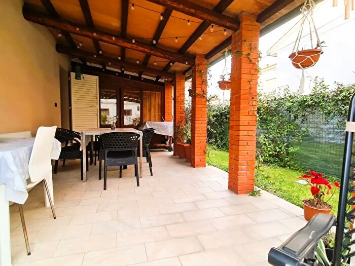 Casa con 10 locali in vendita in San Miniato