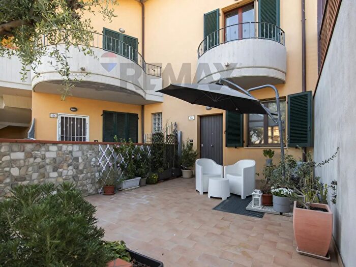 Appartamento con 5 locali in vendita in Via Alessandro Manzoni d, Trecastelli