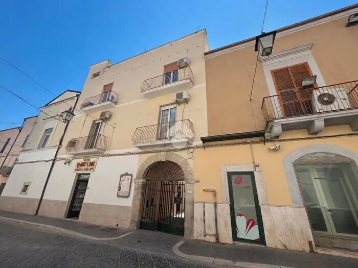 Appartamento con 6 locali in vendita in Via Arpi, Foggia