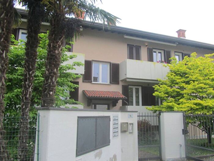 Appartamento trilocale in affitto in Via Vanni Rossi, Rovello Porro