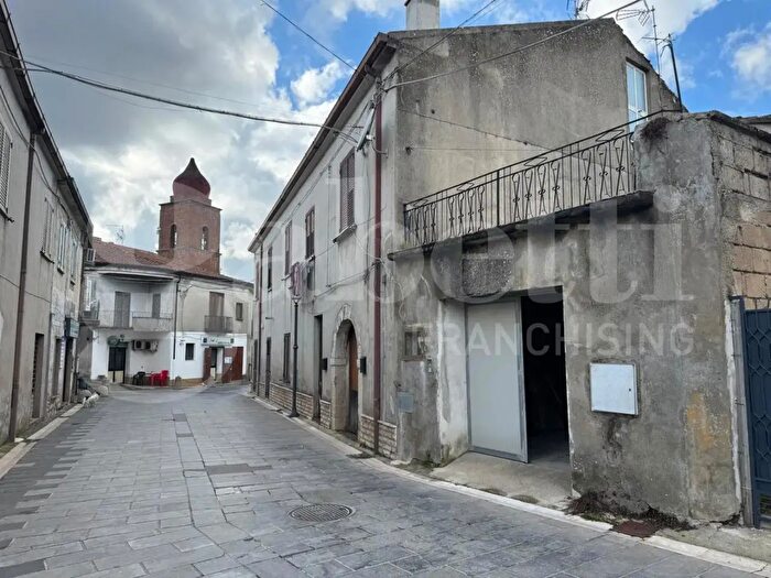Casa con 7 locali in vendita in Piazza Umberto I Snc, Liberi