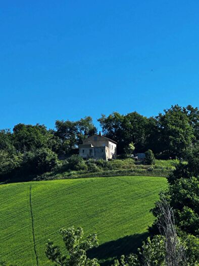 Casa con 12 locali in vendita in Contrada Montone, Montegiorgio