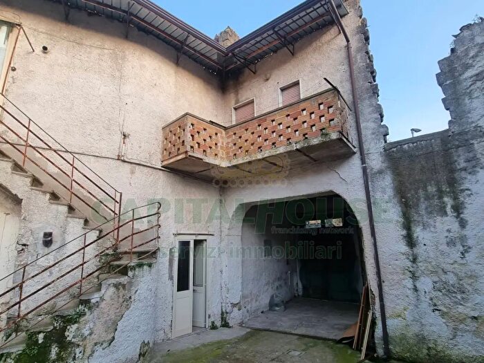Appartamento con 5 locali in vendita in Portico Di Caserta