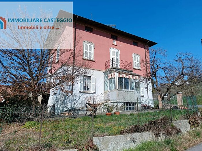 Casa con 12 locali in vendita in Via Roma, Casteggio