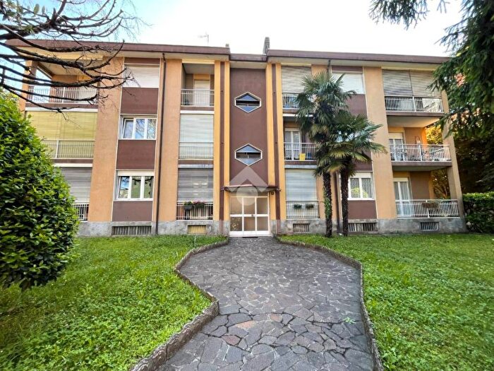 Appartamento trilocale in affitto in Via Don Lorenzo Perosi, Maggianico Bione, Lecco