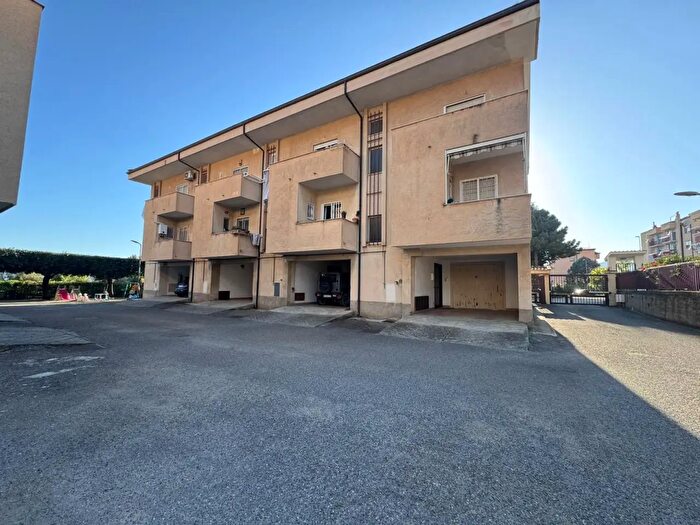 Appartamento con 8 locali in vendita in Via Saverio dIppolito, Lamezia Terme
