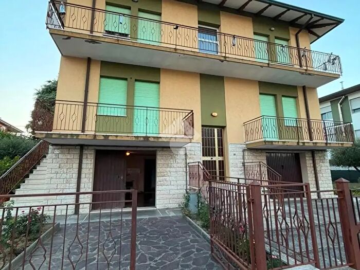 Casa quadrilocale in vendita in Via della Valle, Cesena