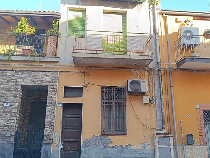Casa quadrilocale in vendita in Via Pietro Novelli, Catania