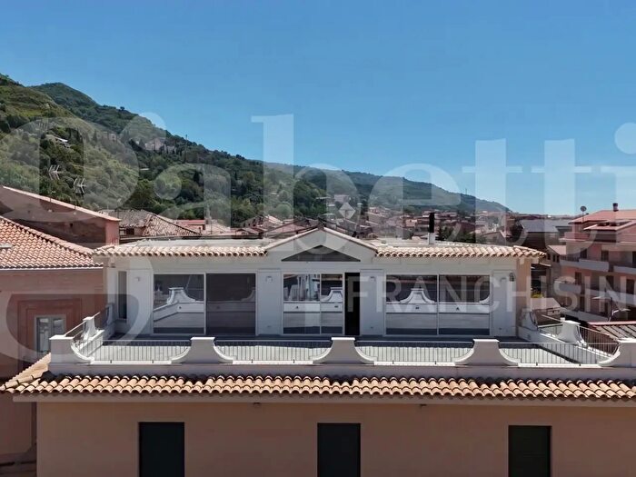 Appartamento quadrilocale in vendita in Via Nuova, Amantea
