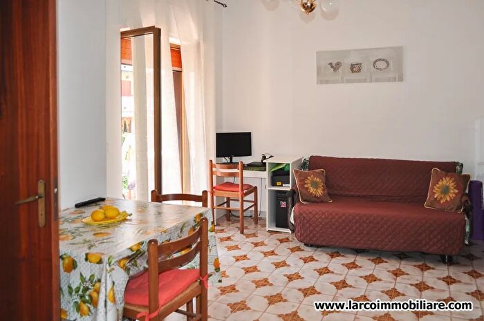 Appartamento trilocale in vendita in Via Lauro Scalea Cosenza, Scalea