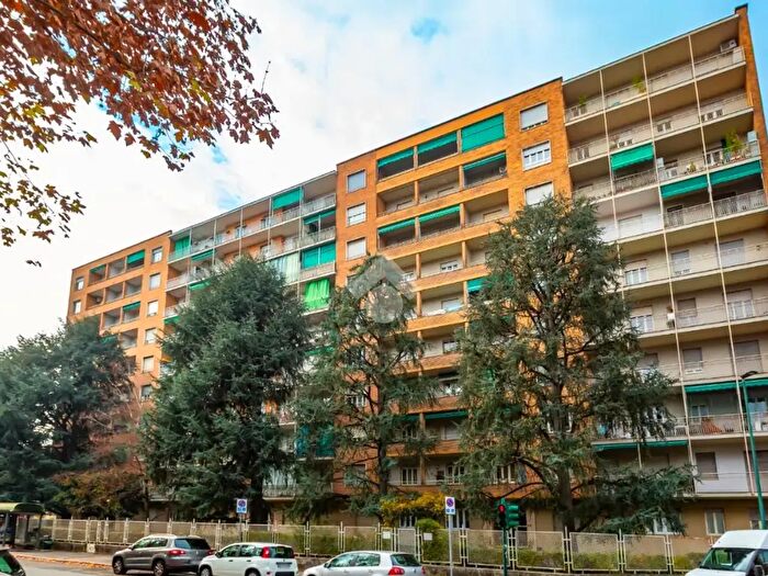 Appartamento trilocale in vendita in Corso Monte Cucco, Torino