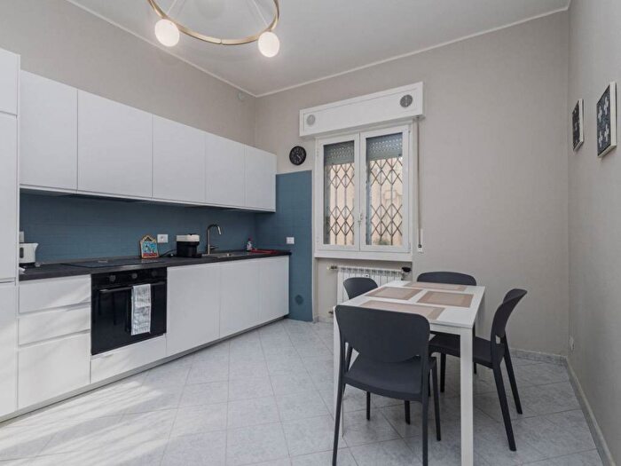 Appartamento trilocale in affitto in Via Monte Palombino, Santa Giulia, Milano