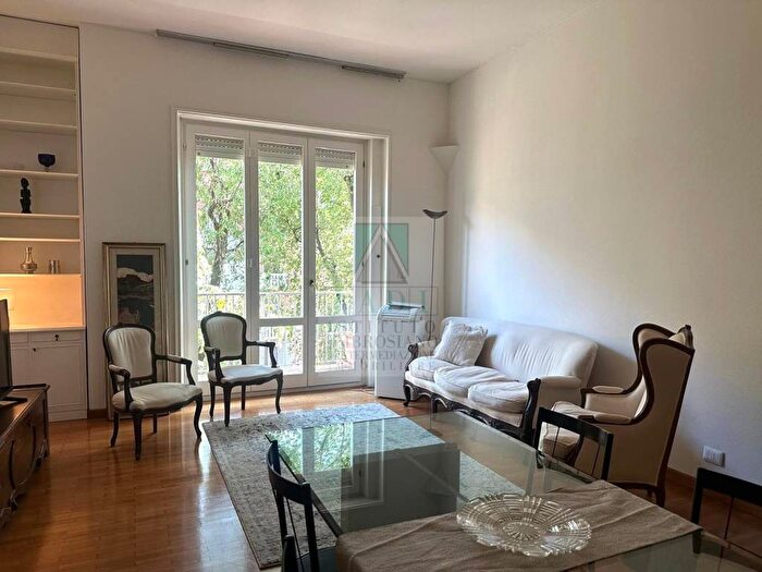 Appartamento trilocale in affitto in Viale Gian Galeazzo, Ticinese, Milano