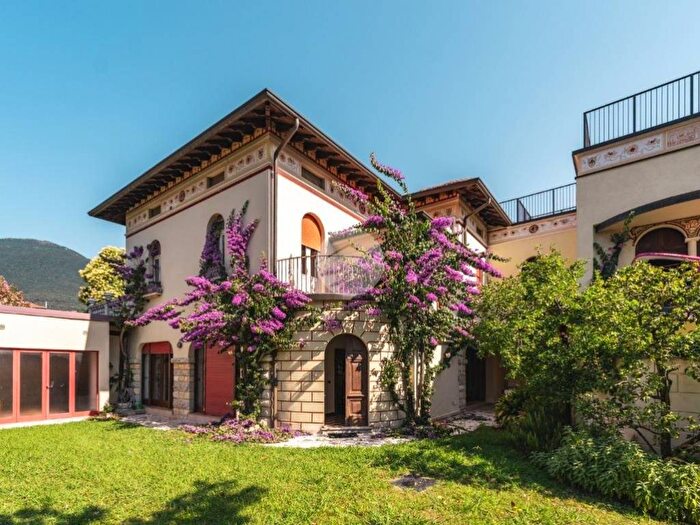 Casa quadrilocale in affitto in Lungolago Giuseppe Zanardelli, Toscolano Maderno, ToscolanoMaderno