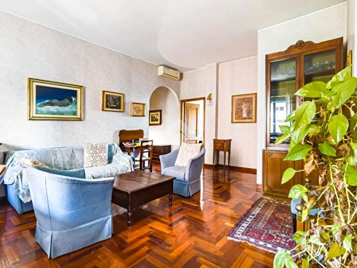 Appartamento trilocale in vendita in Via Sebino, Milano