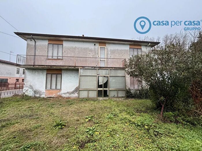 Casa quadrilocale in vendita in Rovigo
