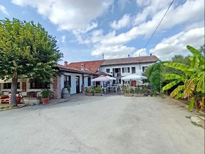 Casa con 10 locali in vendita in Lequio Tanaro