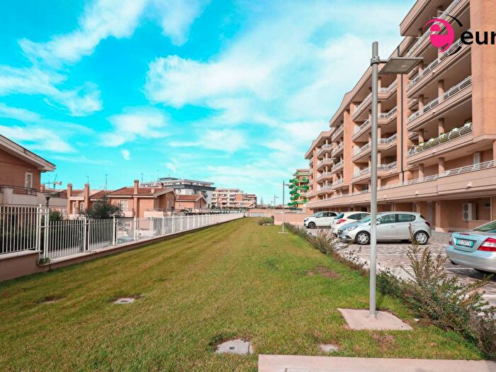 Appartamento quadrilocale in affitto in Viale Gianluigi Bonelli, Mezzocammino, Roma