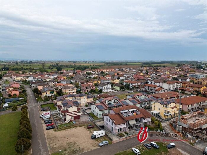 Appartamento con 6 locali in vendita in Via San Marco, Oppeano