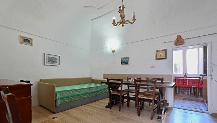 Appartamento trilocale in vendita in Via Posterula, Capri