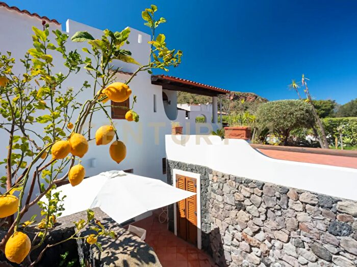 Casa in vendita in Viale Ruggero Nodari, Lipari