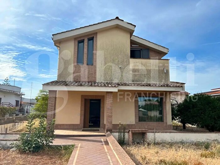 Casa con 5 locali in vendita in Via Genziane, Taranto