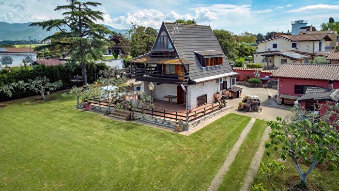 Casa con 6 locali in vendita in Via Colle Farina, Zagarolo