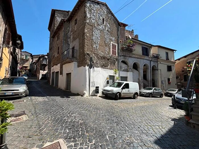 Appartamento trilocale in vendita in Vicolo del Colacchio, Genazzano