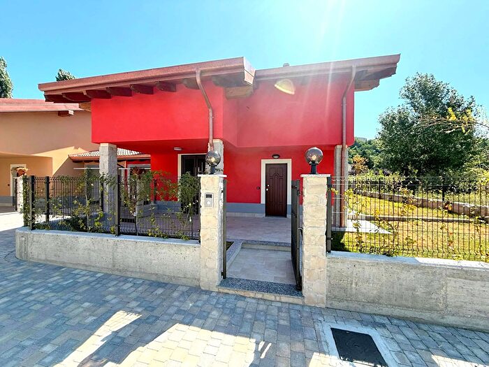 Casa con 5 locali in vendita in Stazzano