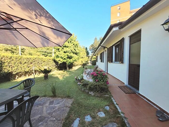 Casa bilocale in vendita in Pietrasanta