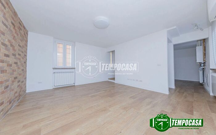 Casa trilocale in vendita in Via Guglielmo Marconi, Vellezzo Bellini