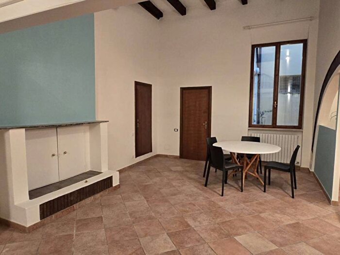 Appartamento quadrilocale in affitto in Via Cartoleria, Santo Stefano, Bologna