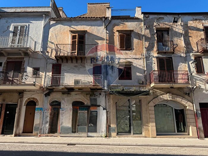 Appartamento quadrilocale in vendita in Piazza Giuseppe Verdi, Partinico