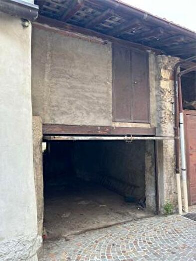 Casa bilocale in vendita in Via Magenta, Gavirate